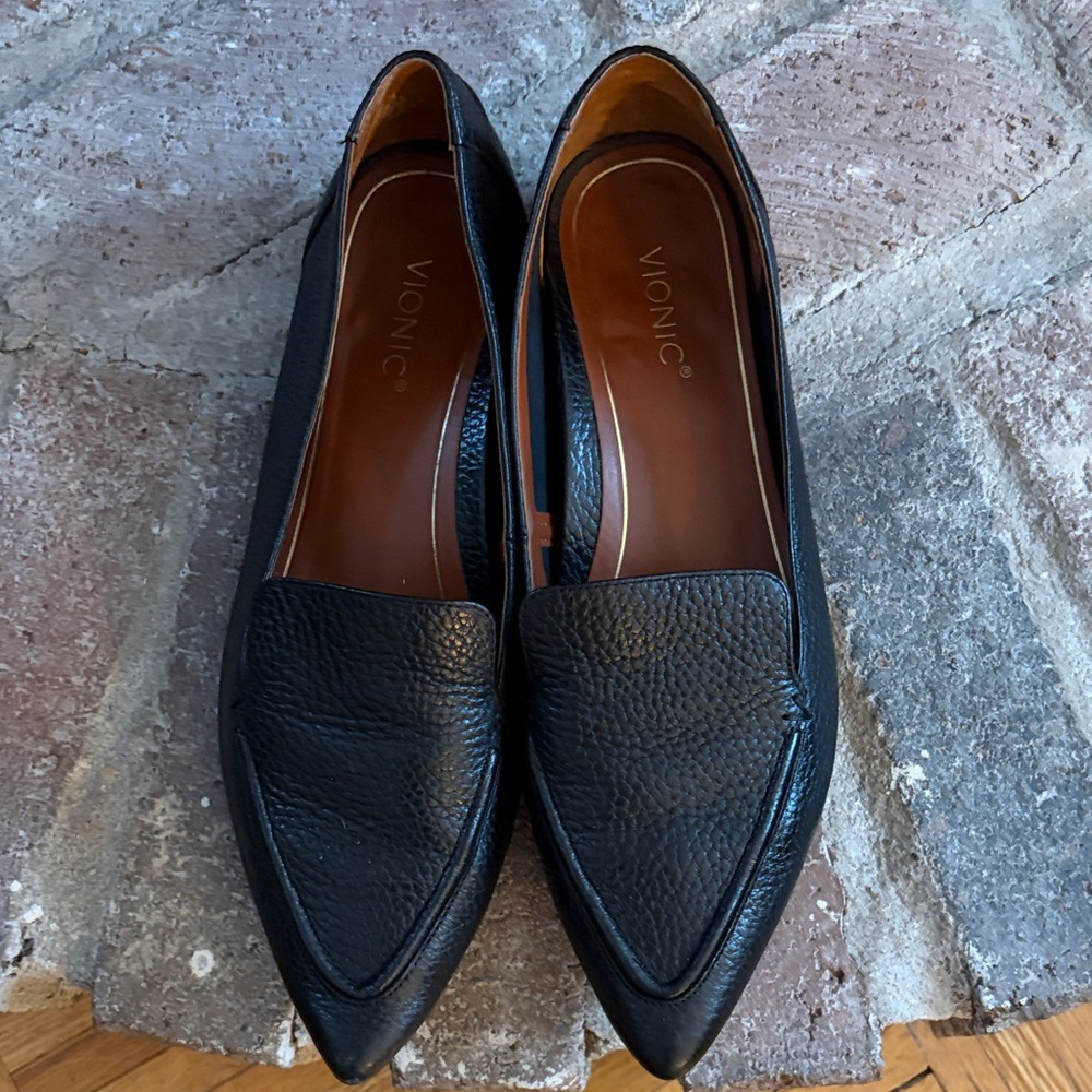 Vionic Women's Classic Black Leather Loafers 9